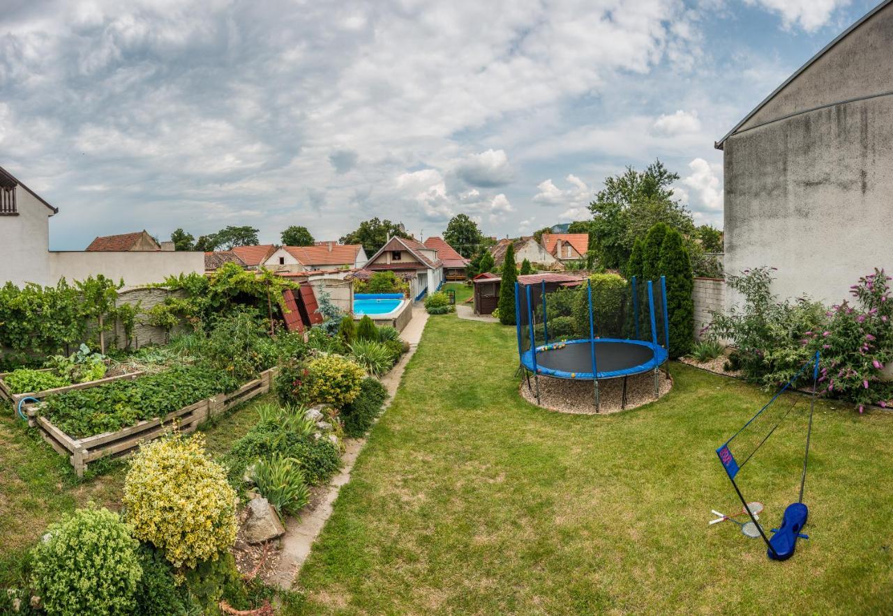 Malovany Dvorecek Dolne Dunajovice Zewnętrze zdjęcie